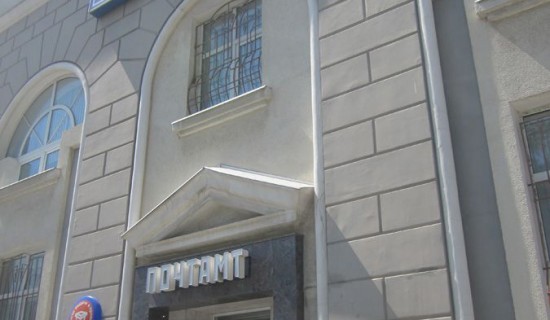 Главный вход в здание Ростовского Почтамта